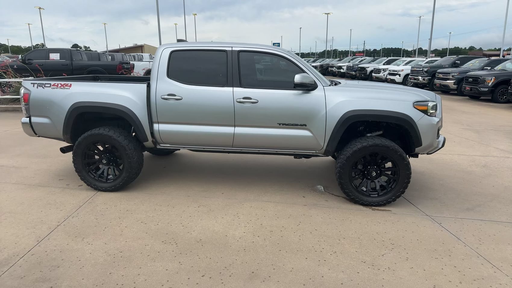 Used 2022 Toyota Tacoma TRD Off-Road AWD/4WD image 2