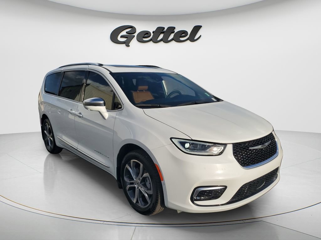 Used 2024 Chrysler Pacifica Pinnacle w/ Trailer Tow Group image 3