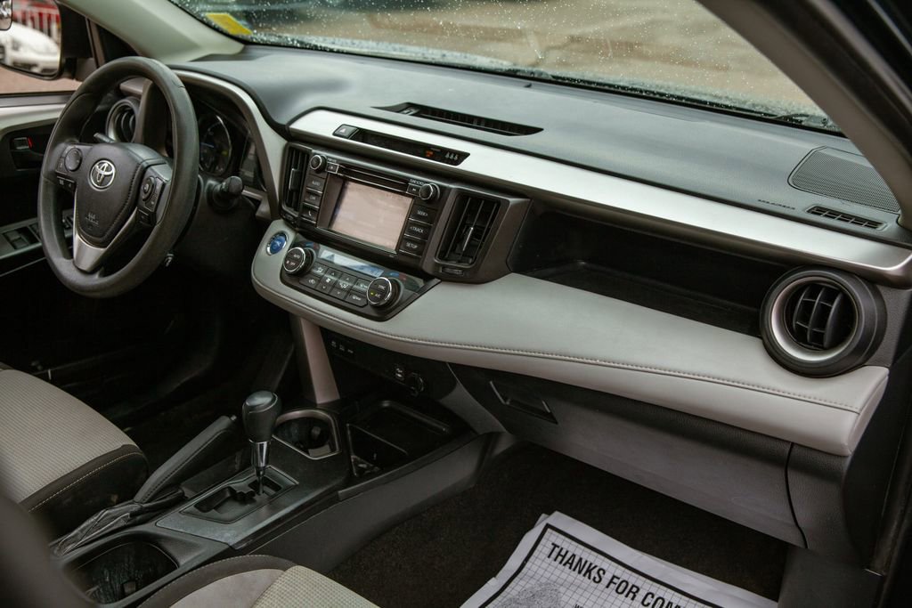 Used 2018 Toyota RAV4 LE image 11