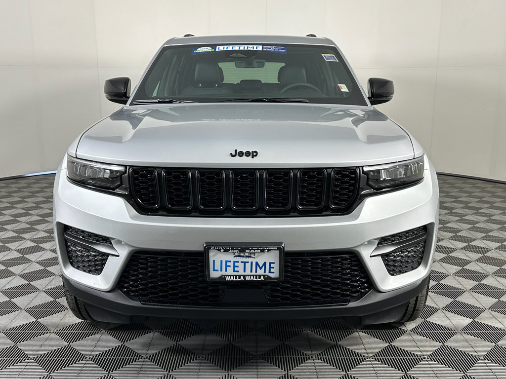 New 2025 Jeep Grand Cherokee Altitude AWD/4WD image 13