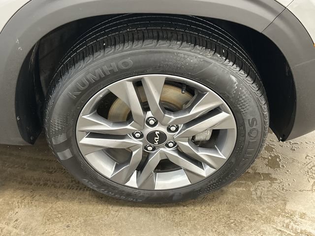 Used 2023 Kia Seltos LX AWD/4WD image 5