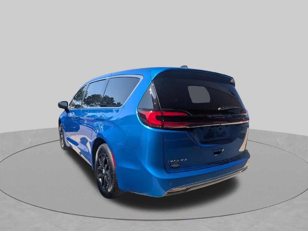 New 2027 Chrysler Pacifica Select FWD image 5