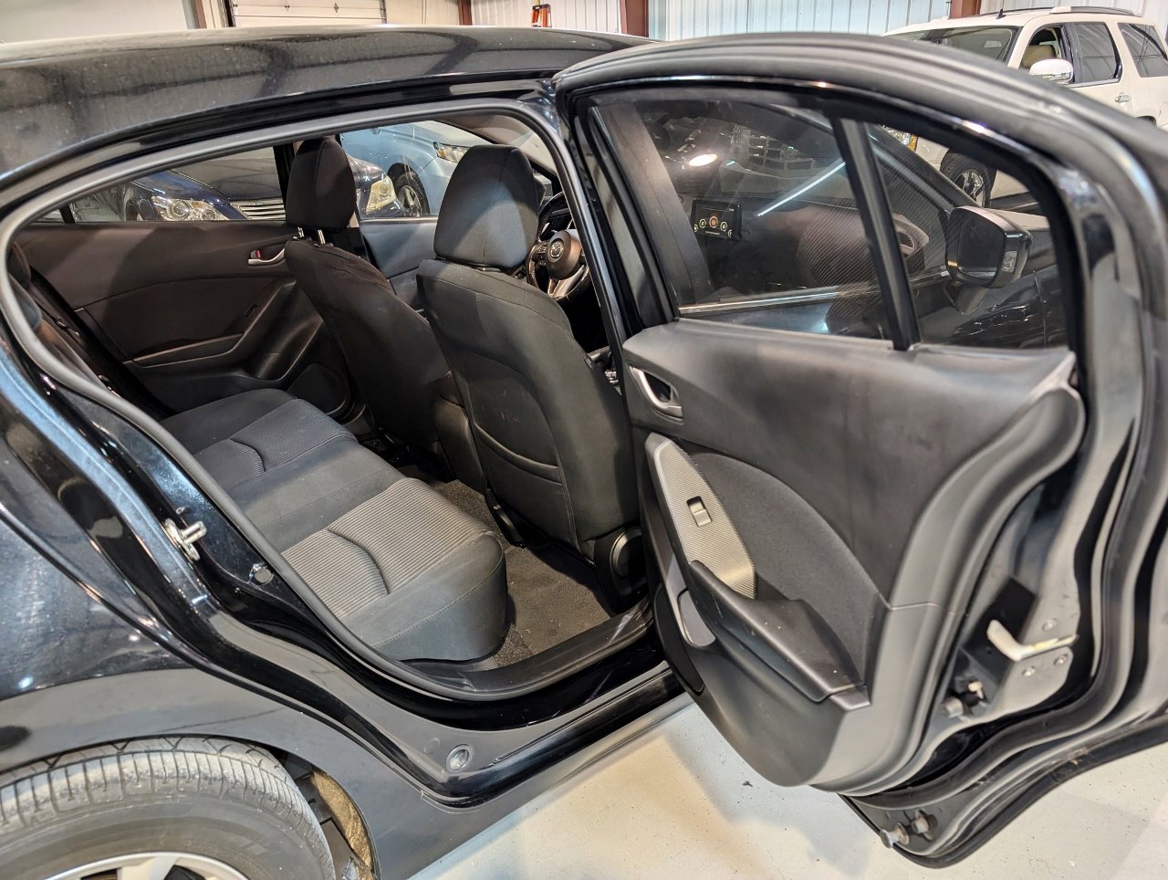 Used 2016 MAZDA MAZDA3 i Touring image 23