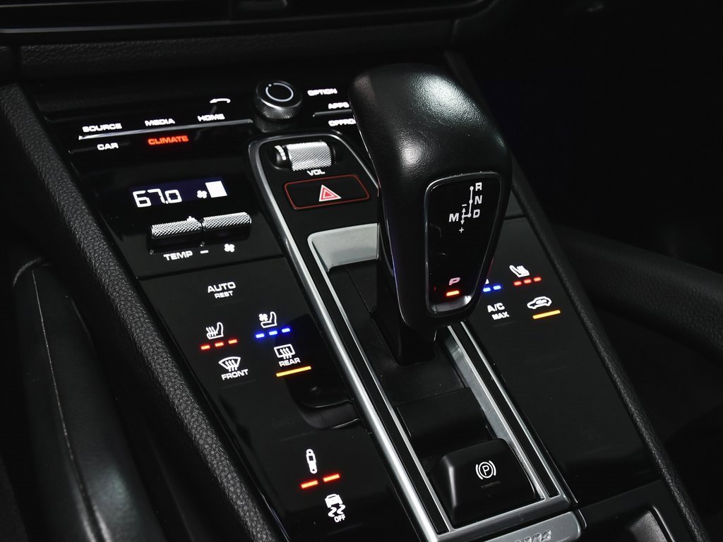 Used 2022 Porsche Cayenne Coupe image 32