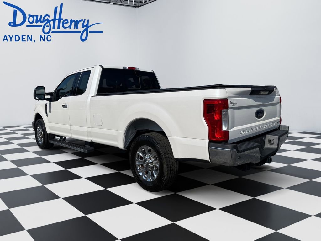 Used 2017 Ford F250 Lariat w/ Chrome Package image 3