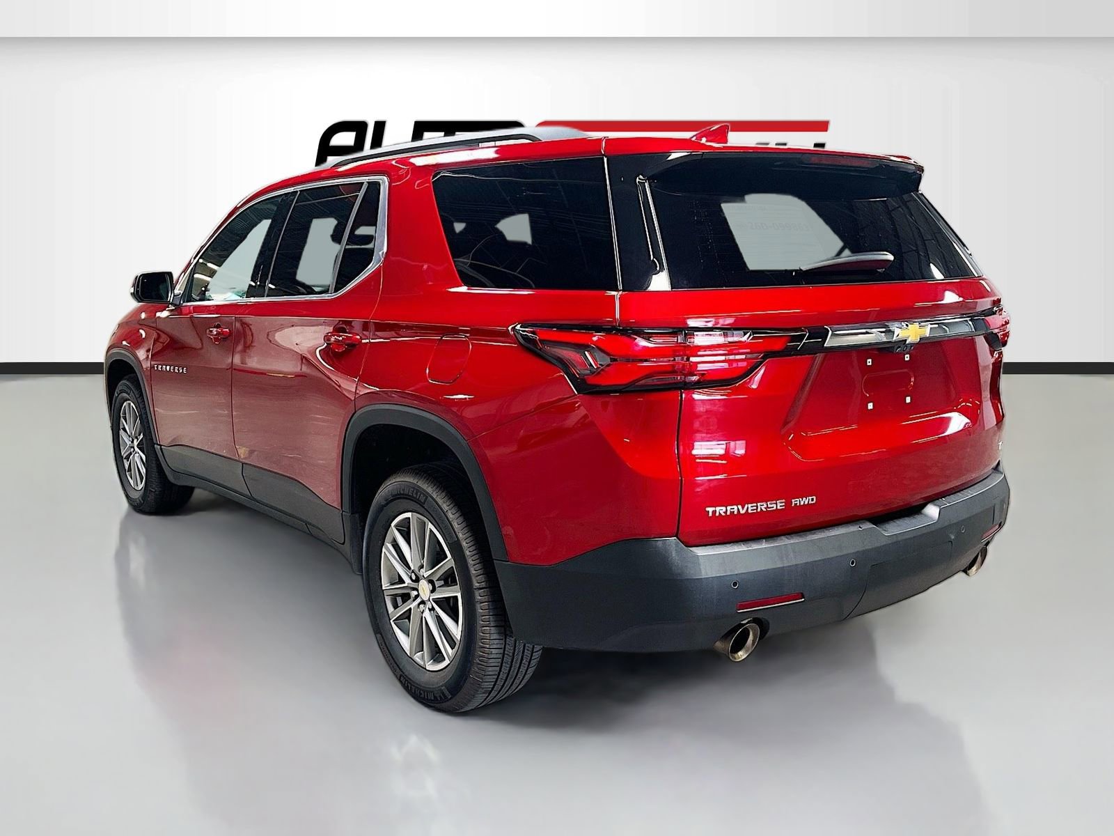 Used 2023 Chevrolet Traverse LT w/ Rear Camera Mirror Package image 5