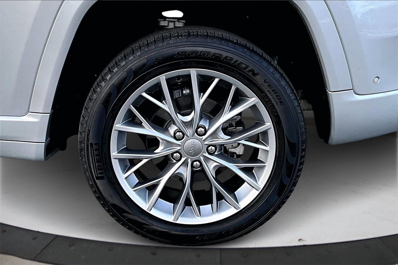 Certified 2025 Jeep Grand Cherokee Summit image 36