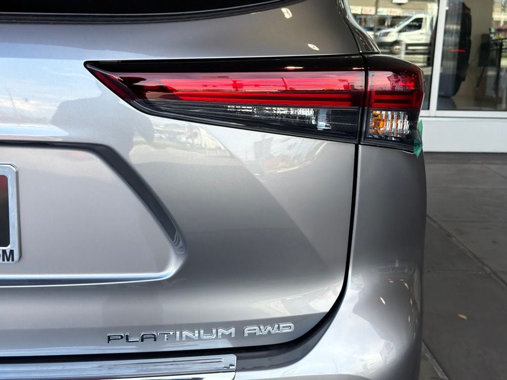 New 2026 Toyota Highlander Platinum AWD/4WD image 12