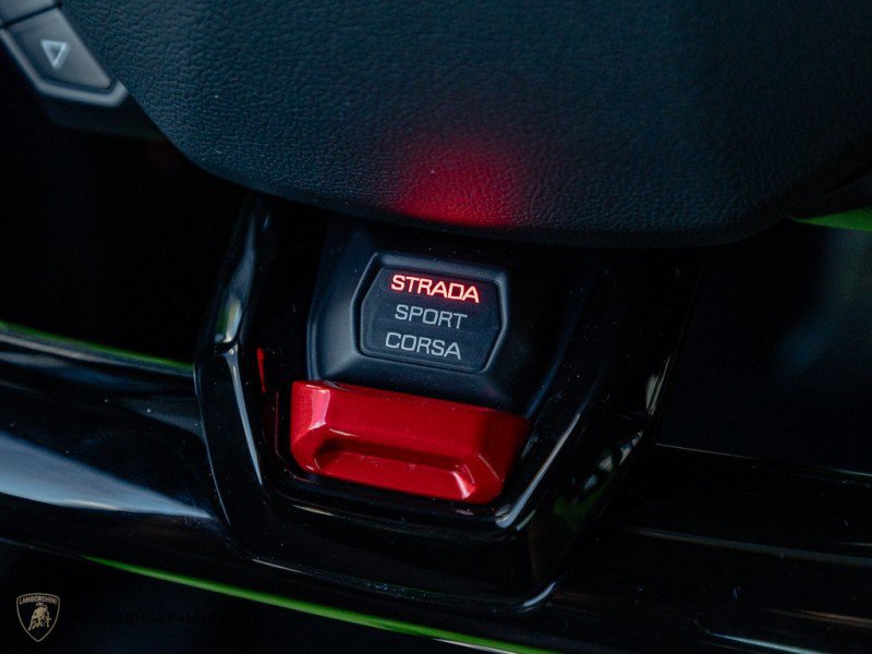 Used 2022 Lamborghini Huracan EVO RWD image 23