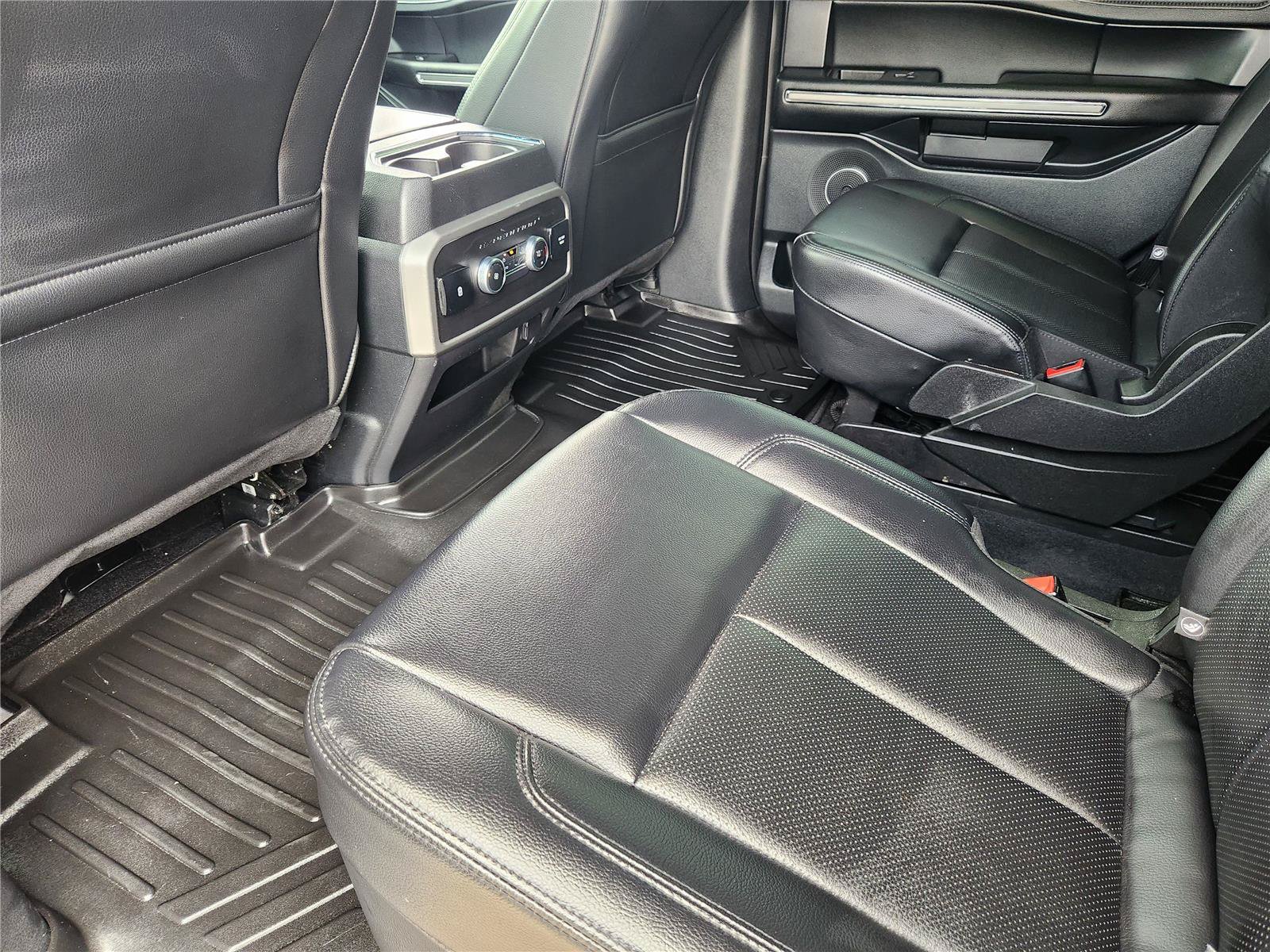 Used 2021 Ford Expedition XLT AWD/4WD image 38