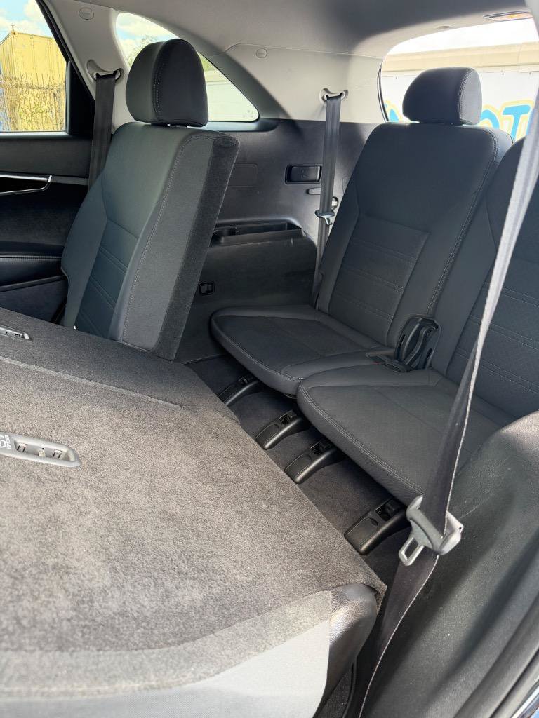 Used 2020 Kia Sorento LX FWD image 19