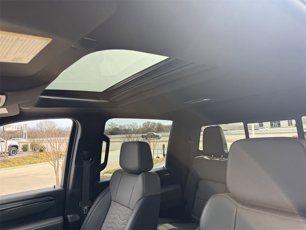 Used 2024 Chevrolet Silverado 2500 ZR2 w/ Technology Package image 25