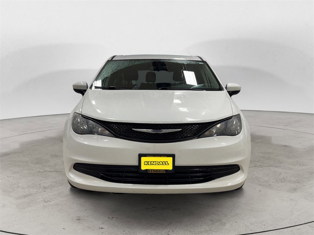 Used 2020 Chrysler Voyager L image 8