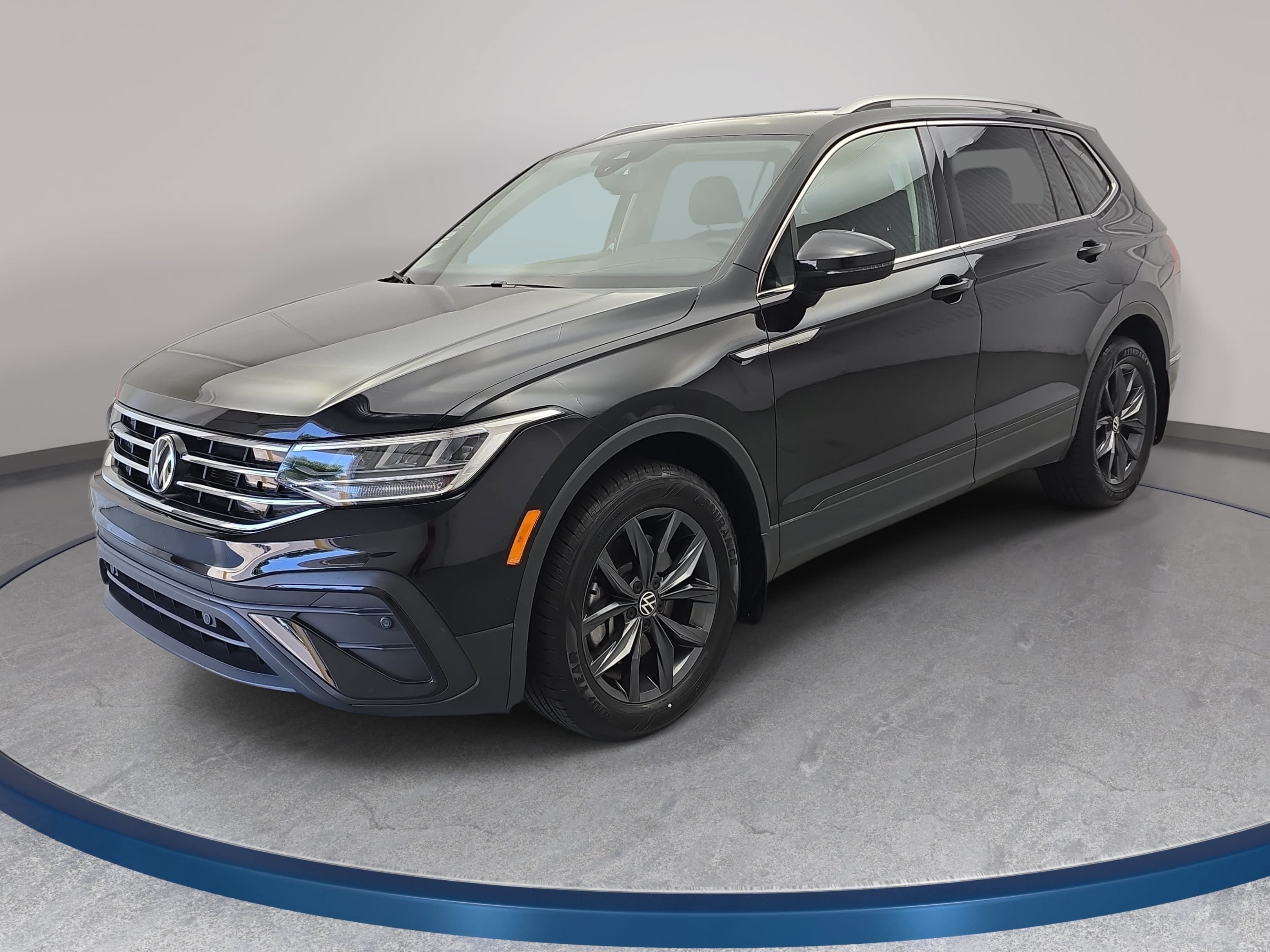 Used 2023 Volkswagen Tiguan SE w/ Panoramic Sunroof Package FWD video 1