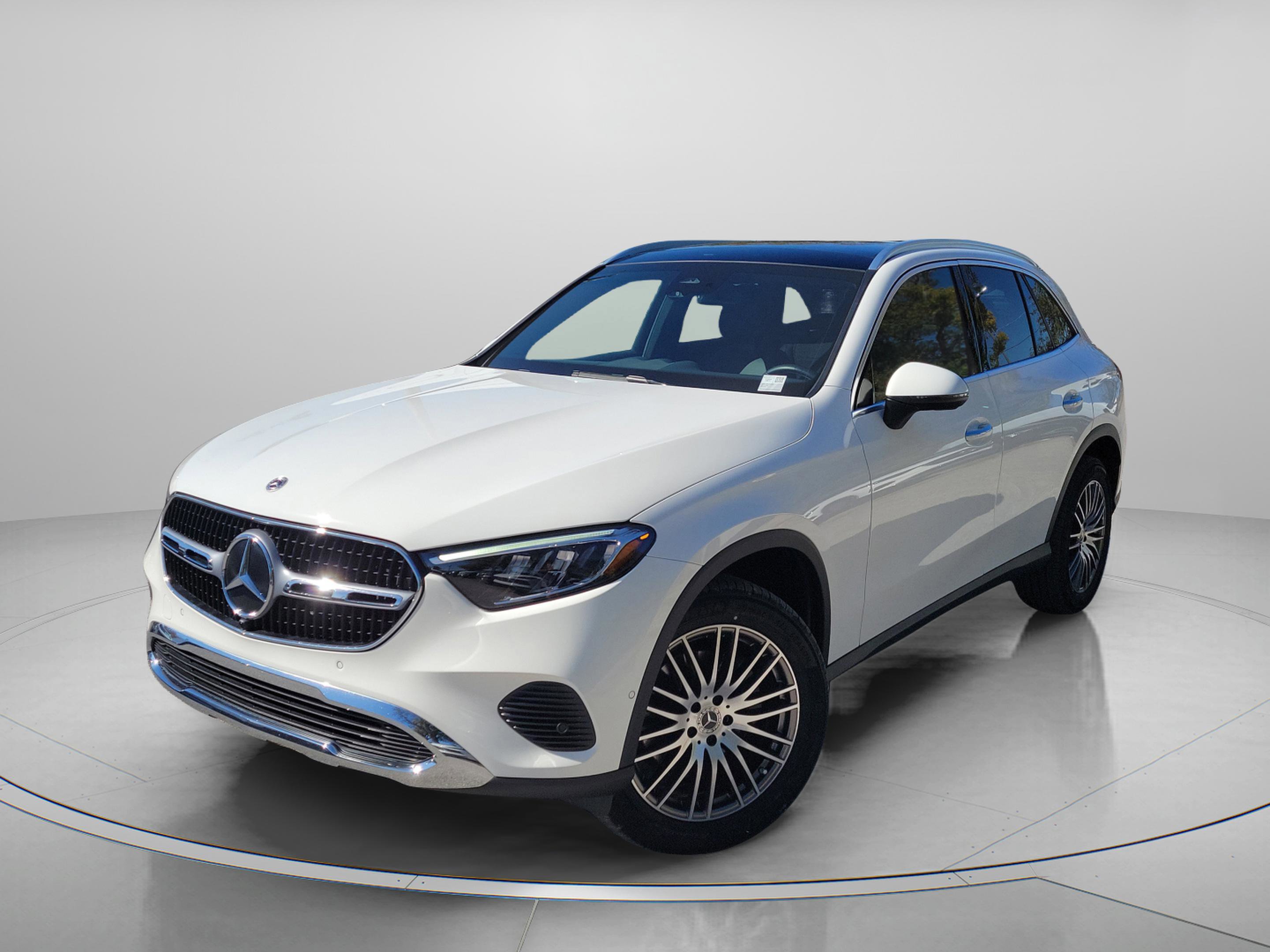 Certified 2025 Mercedes-Benz GLC 300 image 2