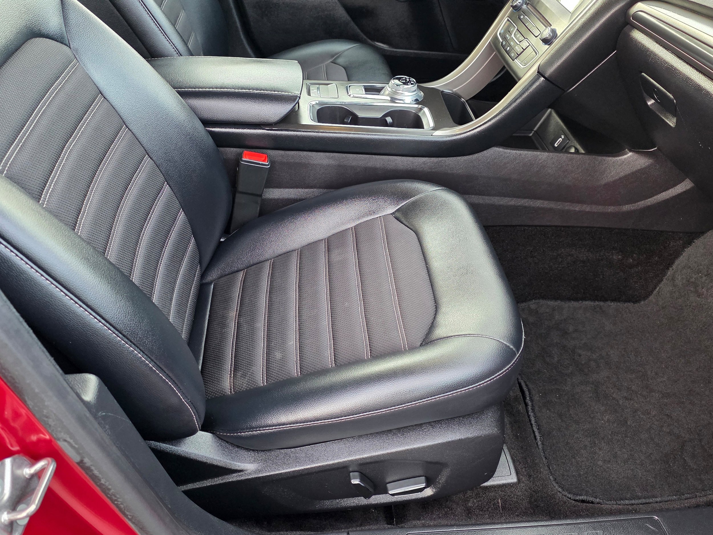 Used 2017 Ford Fusion SE w/ Equipment Group 201A image 25