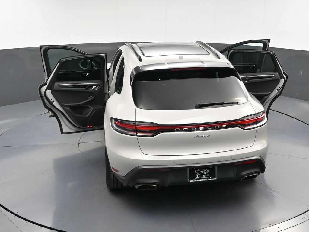 Certified 2023 Porsche Macan Turbo AWD/4WD image 33