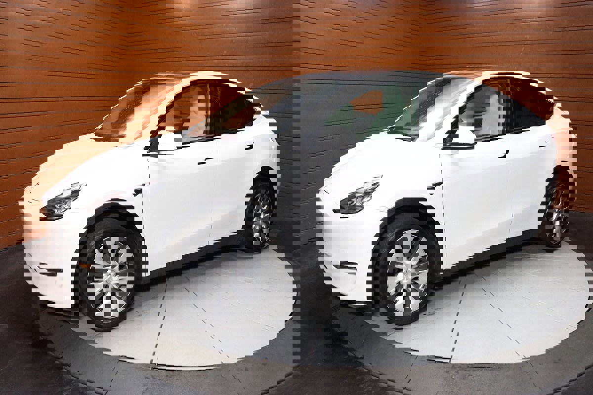 Used 2022 Tesla Model Y Long Range image 54