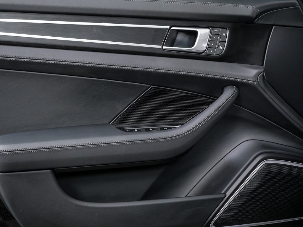 Certified 2023 Porsche Panamera Platinum Edition image 6