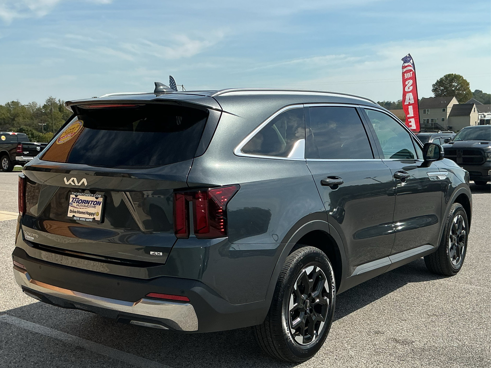 Used 2025 Kia Sorento S AWD/4WD image 3