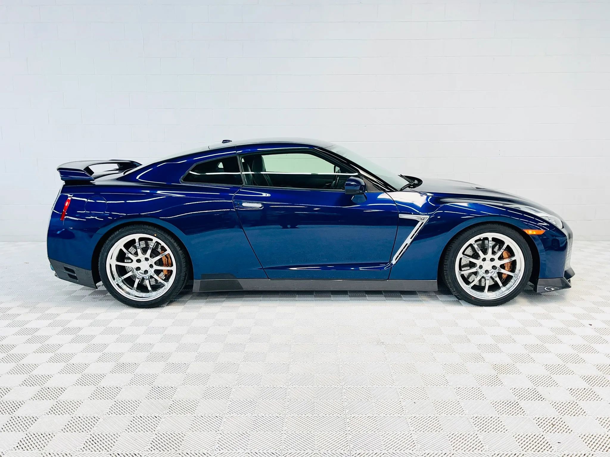 Used 2015 Nissan GT-R Premium image 24