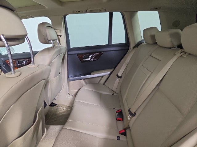 Used 2010 Mercedes-Benz GLK 350 4MATIC image 17