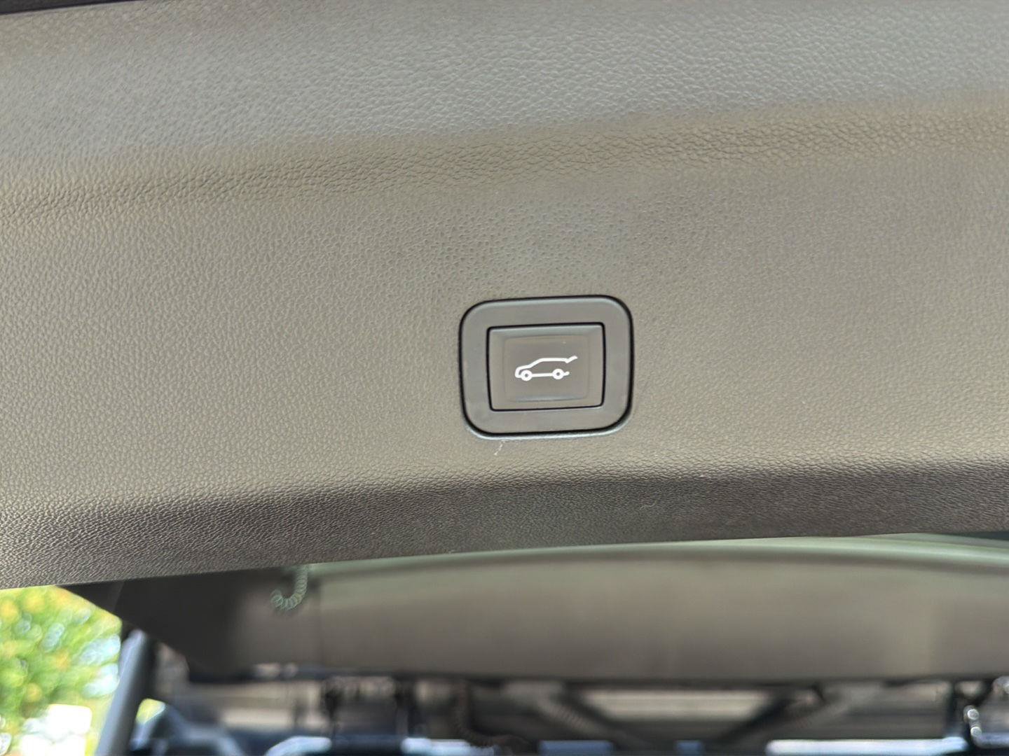 Used 2024 Chevrolet Tahoe RST w/ Luxury Package RWD image 38