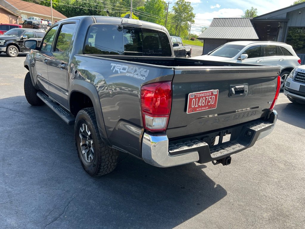 Used 2017 Toyota Tacoma TRD Off-Road image 8