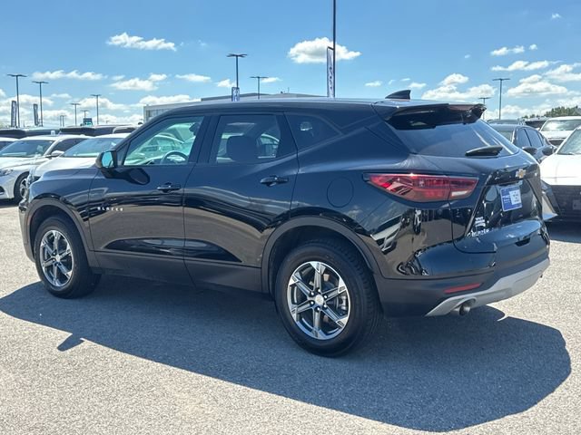 Used 2025 Chevrolet Blazer LT FWD image 3