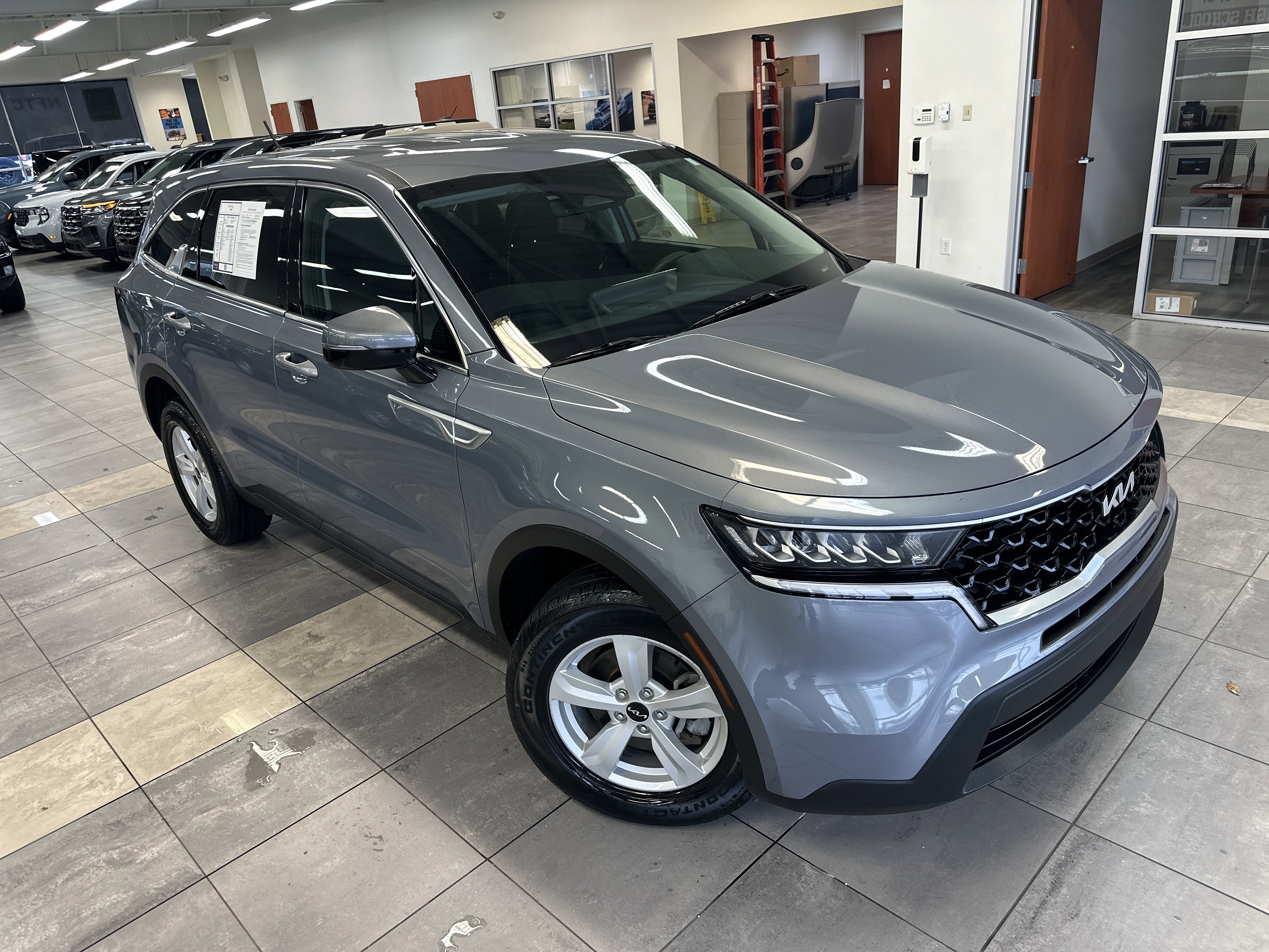 Used 2023 Kia Sorento LX image 11