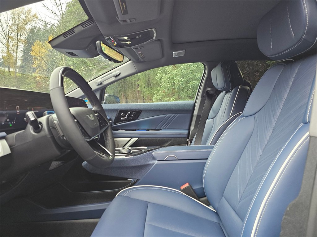 New 2026 Cadillac Optiq Luxury 2 image 21