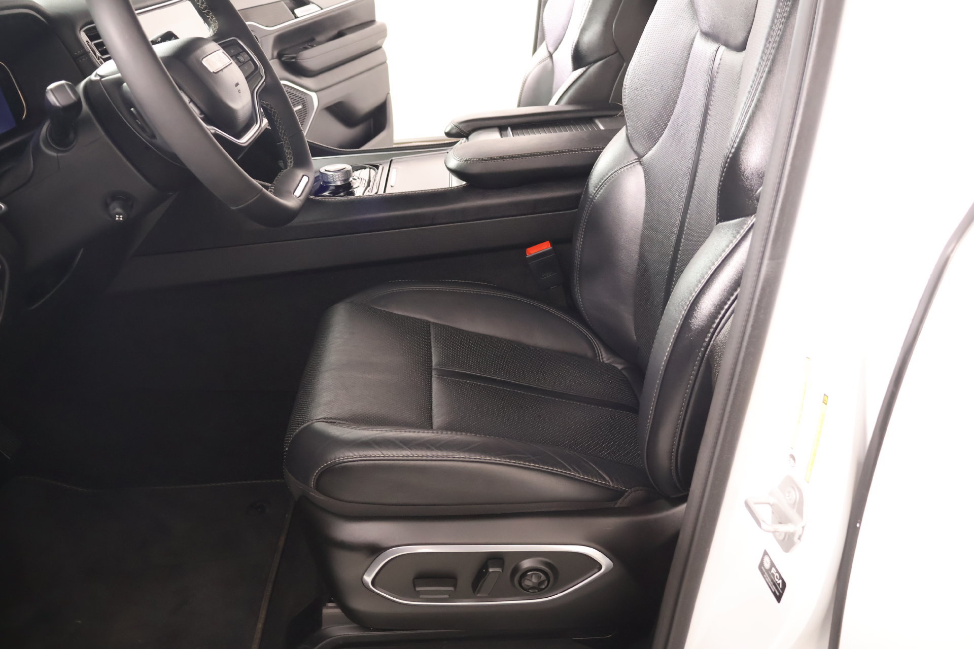 Used 2024 Jeep Wagoneer Series II RWD image 12