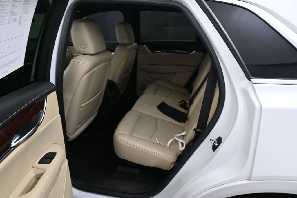 Used 2017 Cadillac XT5 Luxury w/ Driver Awareness Package FWD image 18