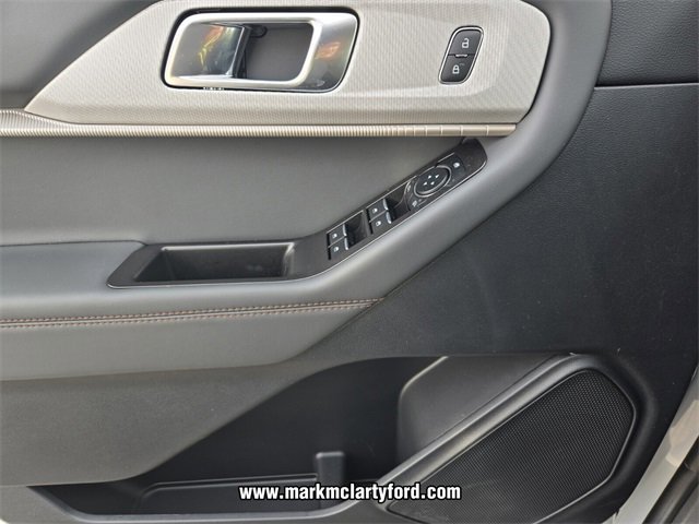 New 2026 Ford Explorer Active image 21