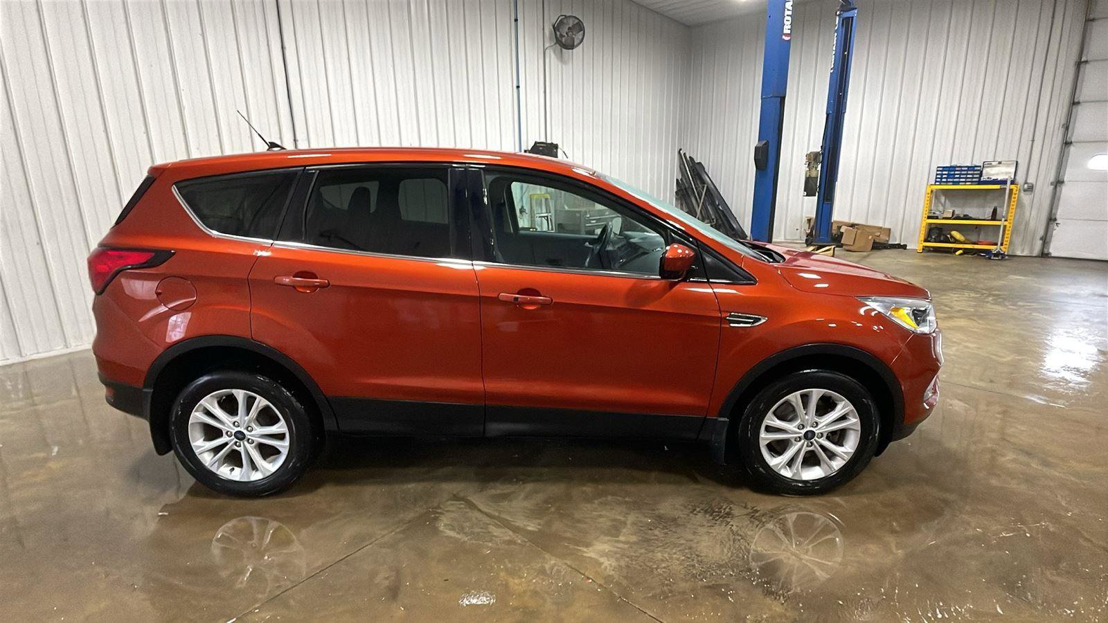Used 2019 Ford Escape SE image 5