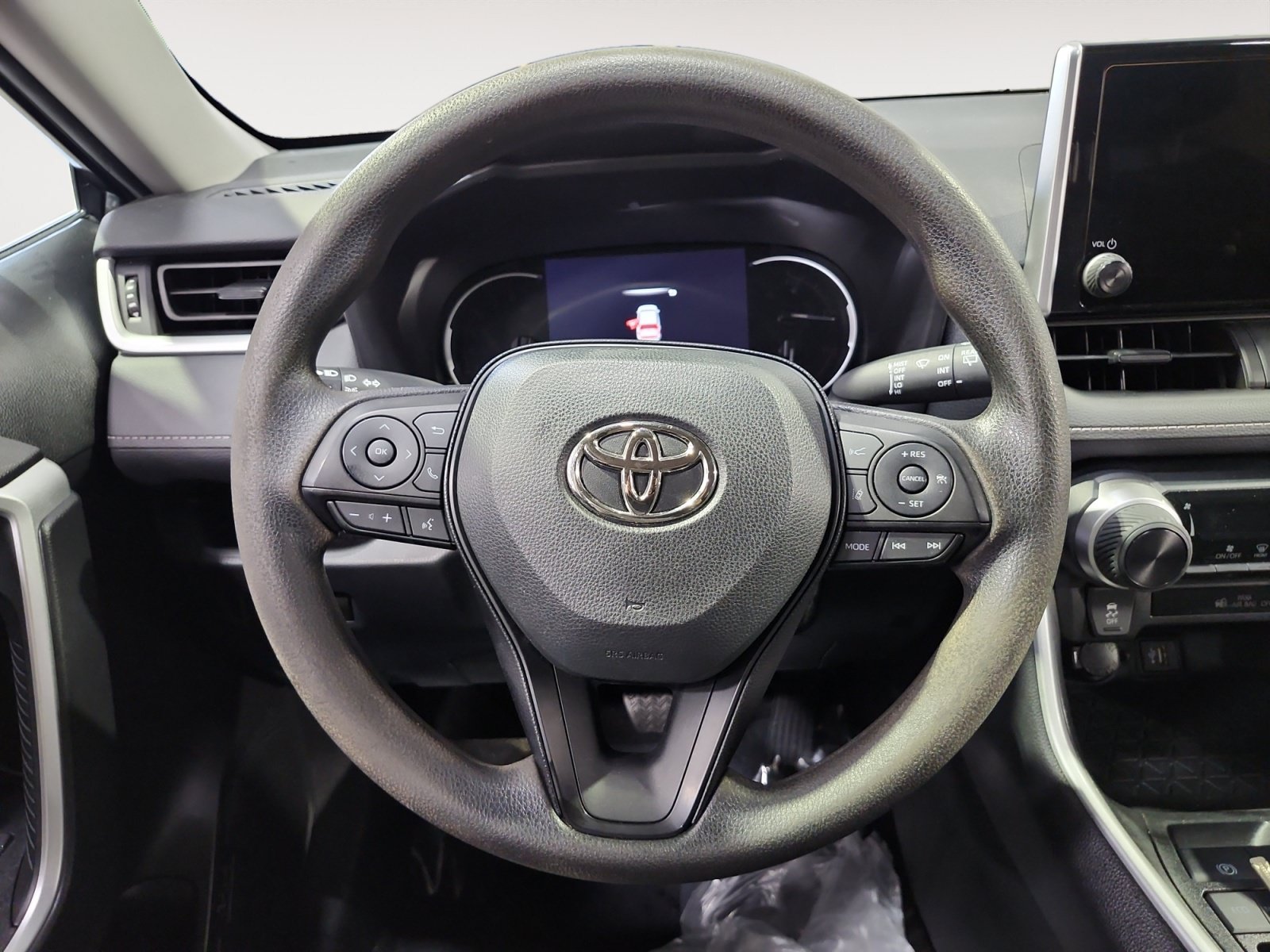 Used 2023 Toyota RAV4 LE FWD image 12