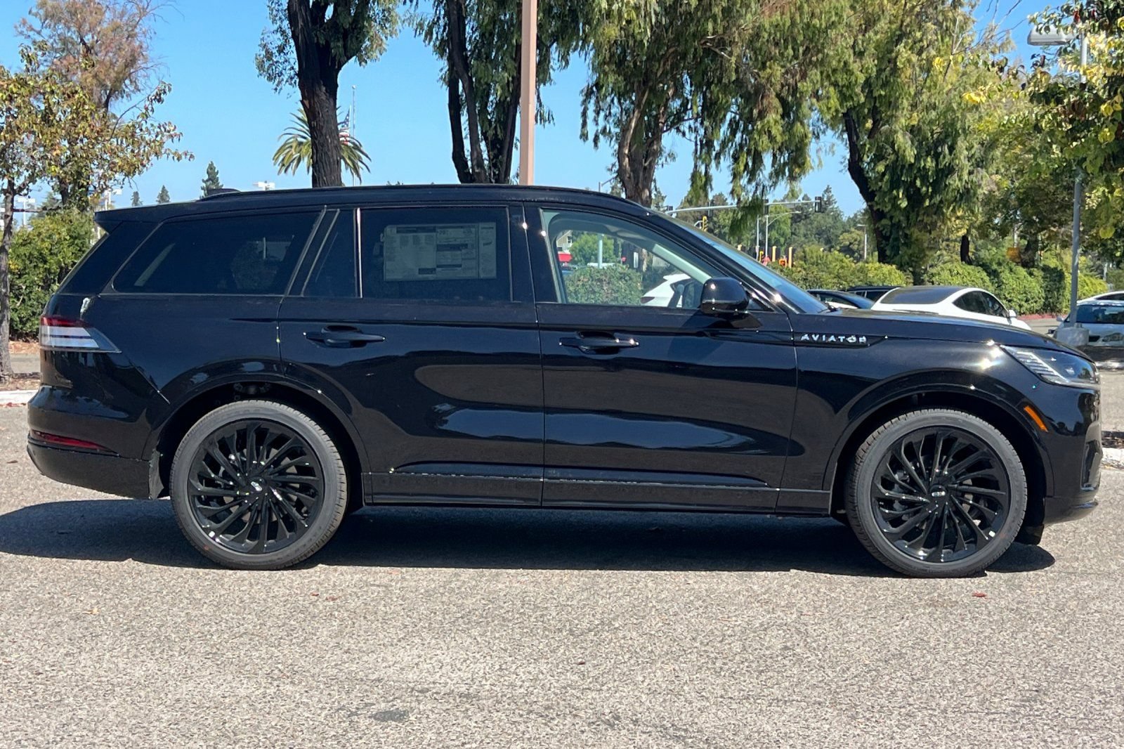New 2026 Lincoln Aviator Reserve AWD/4WD image 3