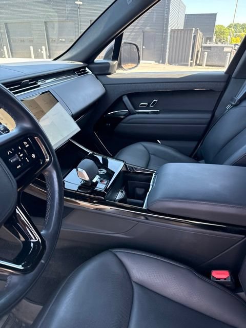 Used 2025 Land Rover Range Rover Sport Dynamic SE AWD/4WD image 3