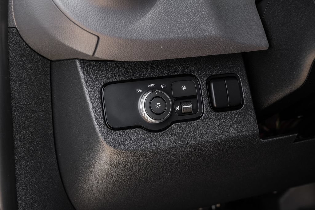 Used 2019 Mercedes-Benz Sprinter 170 Cargo image 18