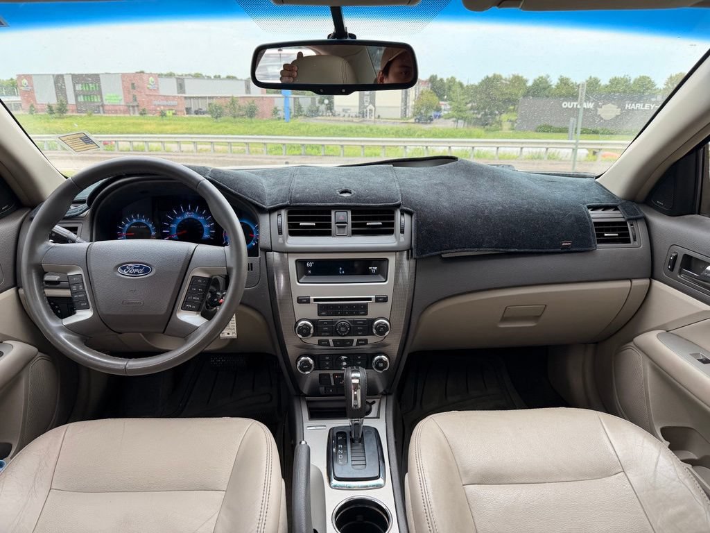 Used 2010 Ford Fusion SEL FWD image 3