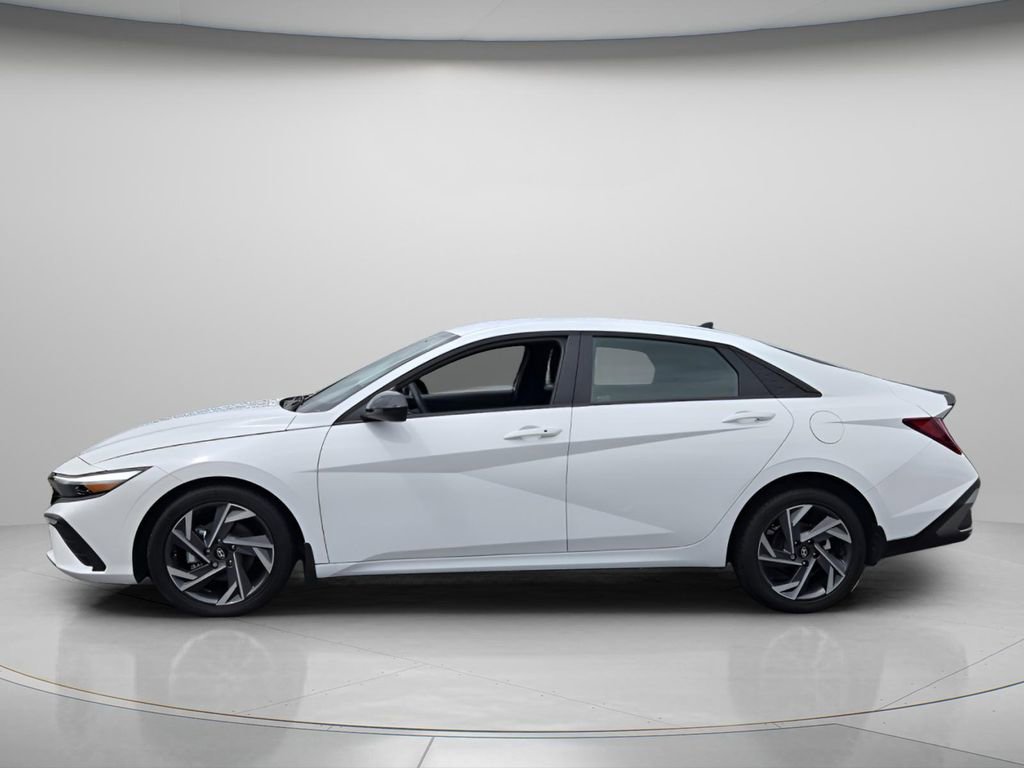 Certified 2025 Hyundai Elantra Sport image 3