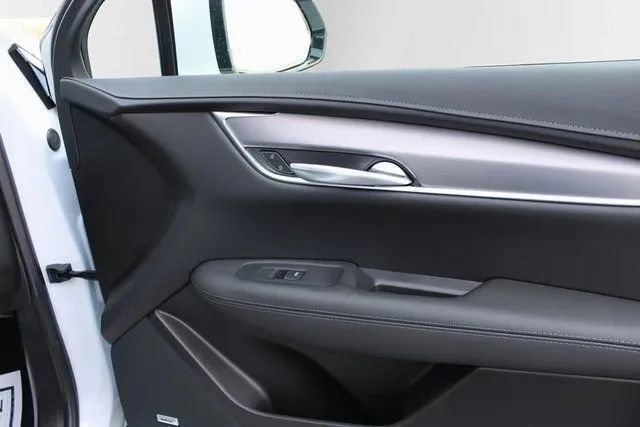 New 2025 Cadillac XT5 Luxury image 18