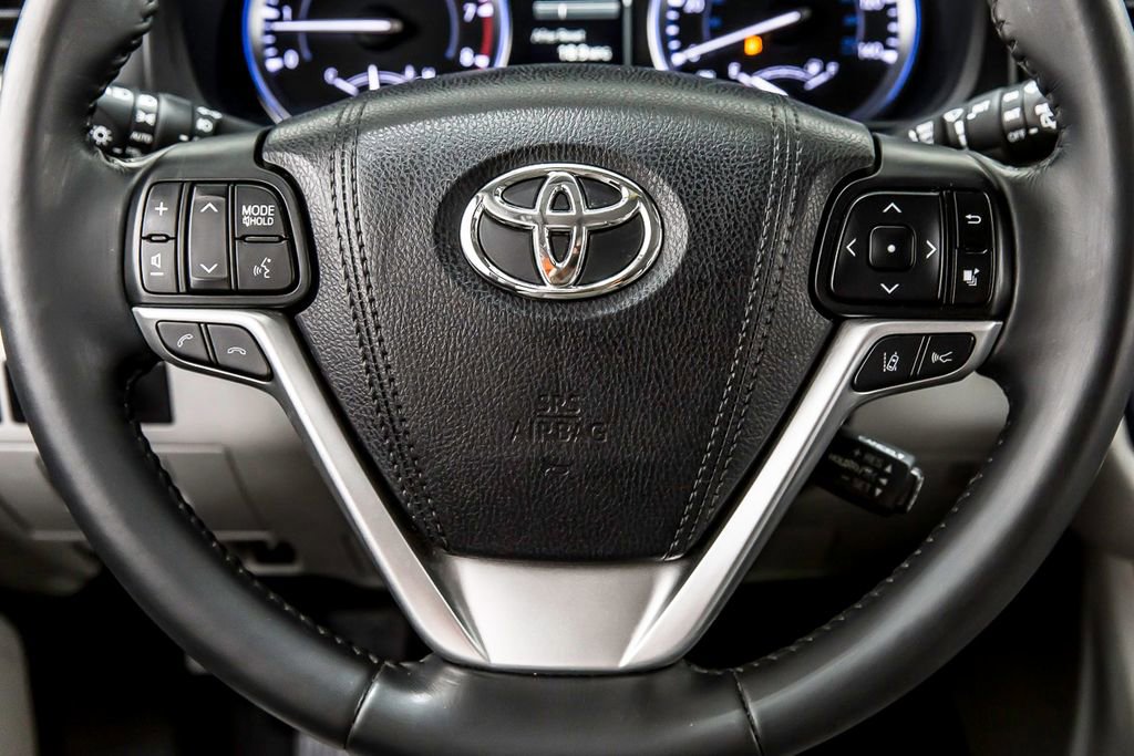 Used 2017 Toyota Highlander Limited FWD image 27