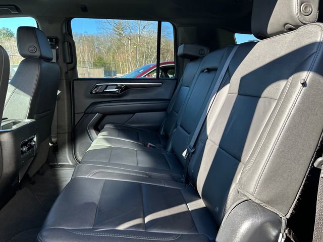 Used 2025 Chevrolet Suburban Z71 AWD/4WD image 17