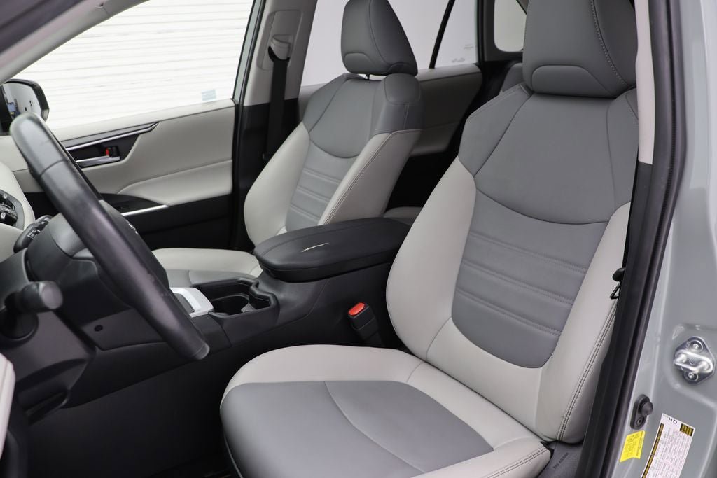 Used 2020 Toyota RAV4 XLE Premium AWD/4WD image 15