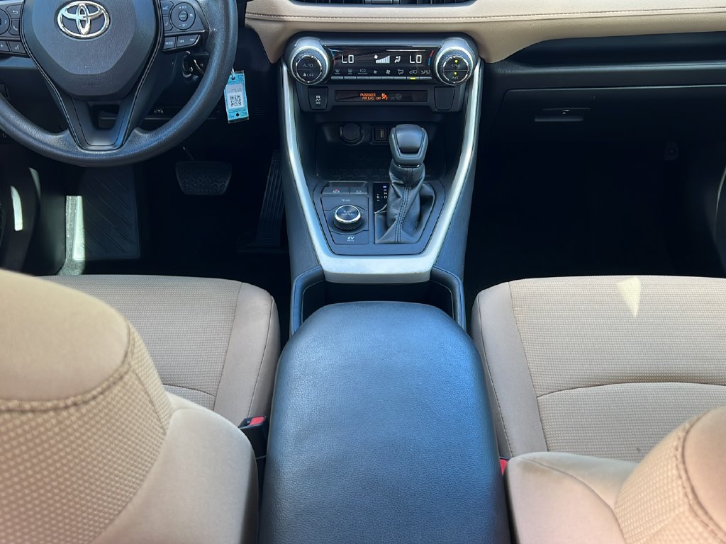Used 2022 Toyota RAV4 LE AWD/4WD image 15
