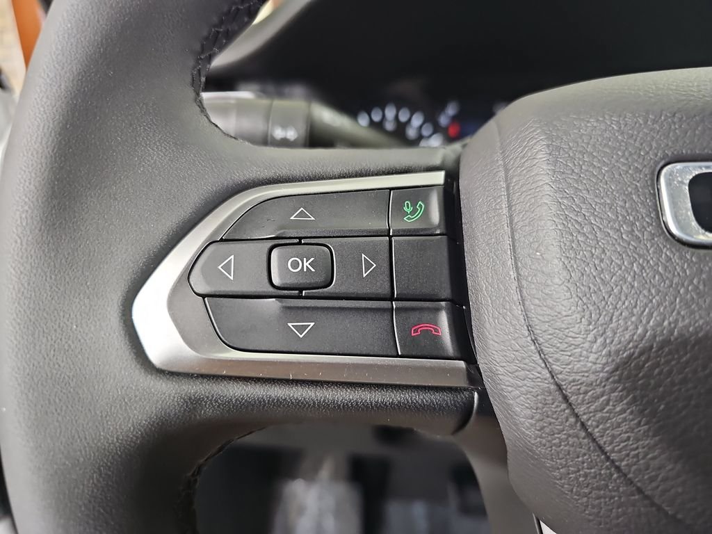 Used 2024 Jeep Compass Latitude w/ Sun and Sound Group AWD/4WD image 19