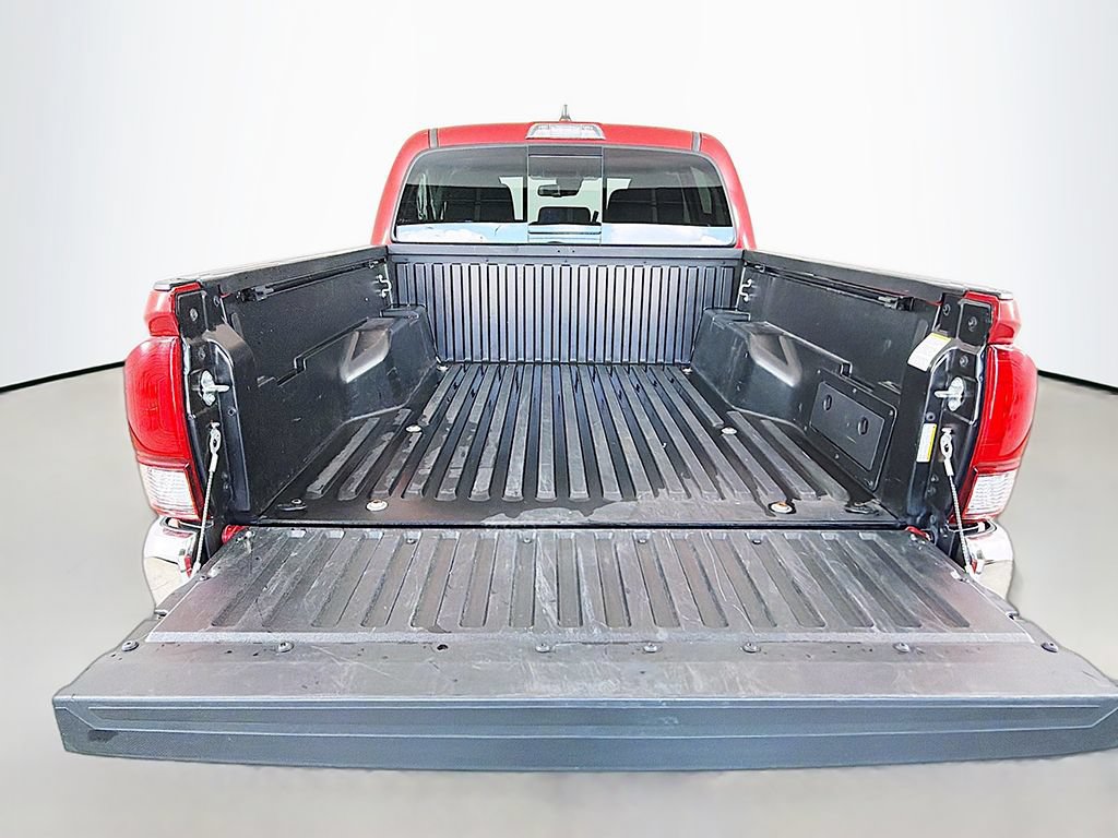 Used 2022 Toyota Tacoma SR5 AWD/4WD image 14