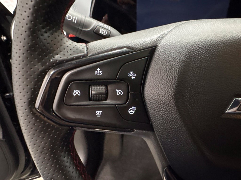 Used 2025 Chevrolet Trax RS w/ Sunroof Package FWD image 22