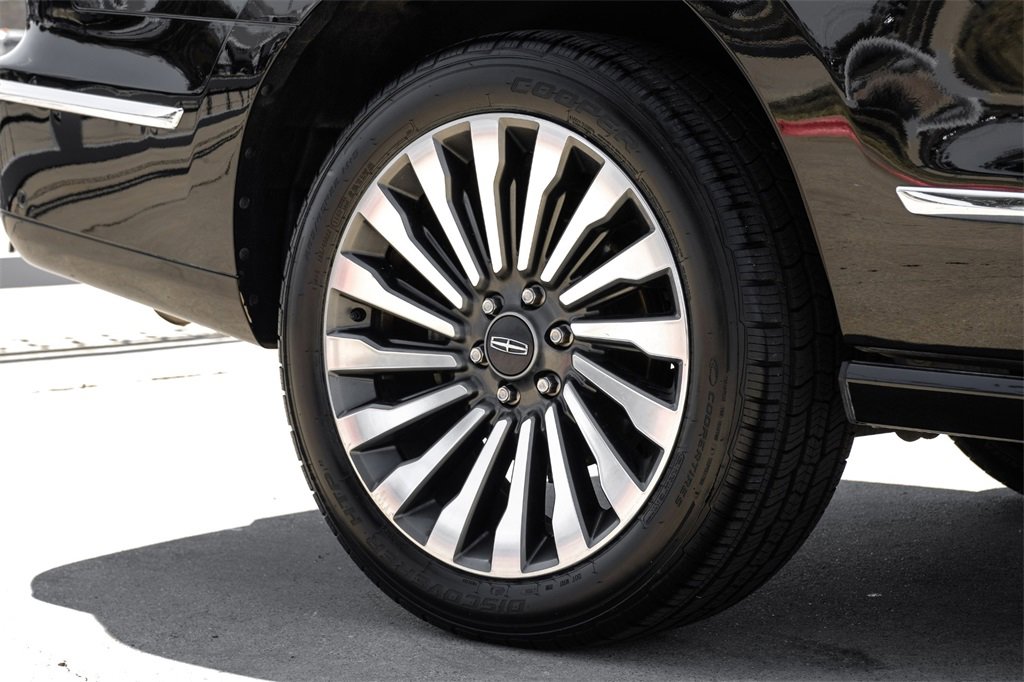 Used 2019 Lincoln Navigator Reserve image 65